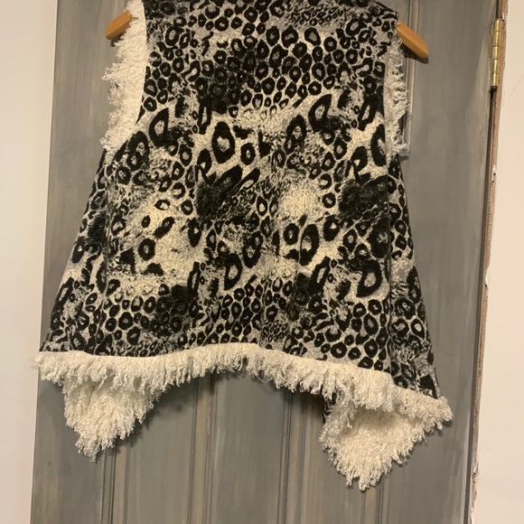 Cheetah print vest - Picture 2 of 2